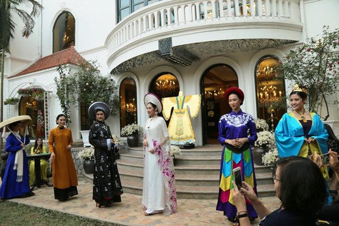 Lanhuong Fashion House  là một “Không gian áo dài Việt”, như một câu chuyện kể sinh động về tà áo dài tuyền thống Việt Nam